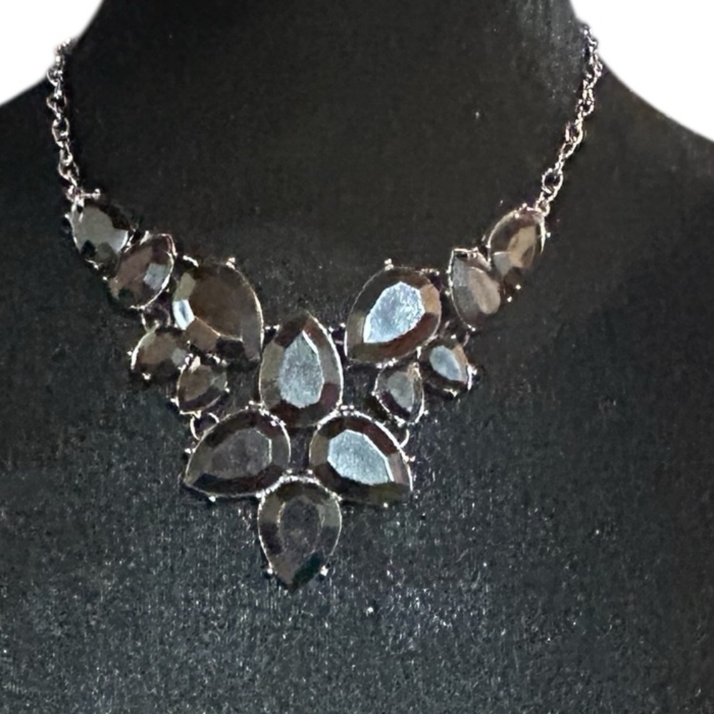 Elegant Black Statement Necklace Great preloved Condition-Goes with anything